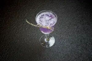 Curiosity-killed-the-cat-cocktail-at-Ayza